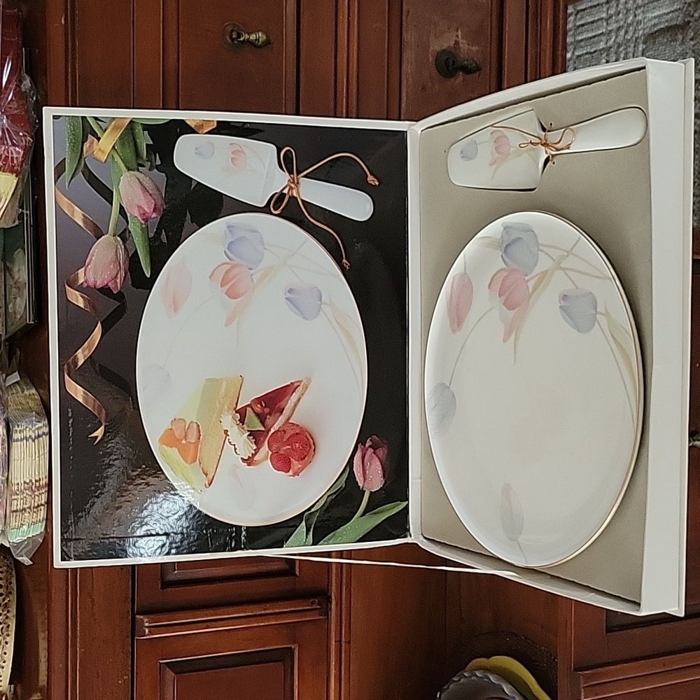 Vintage Mikasa Swiss Garden Cake set